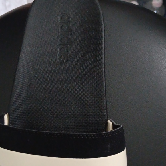 Men's super soft size 18 Adidas brand Adilette comfort slides black & cream - Picture 2 of 6